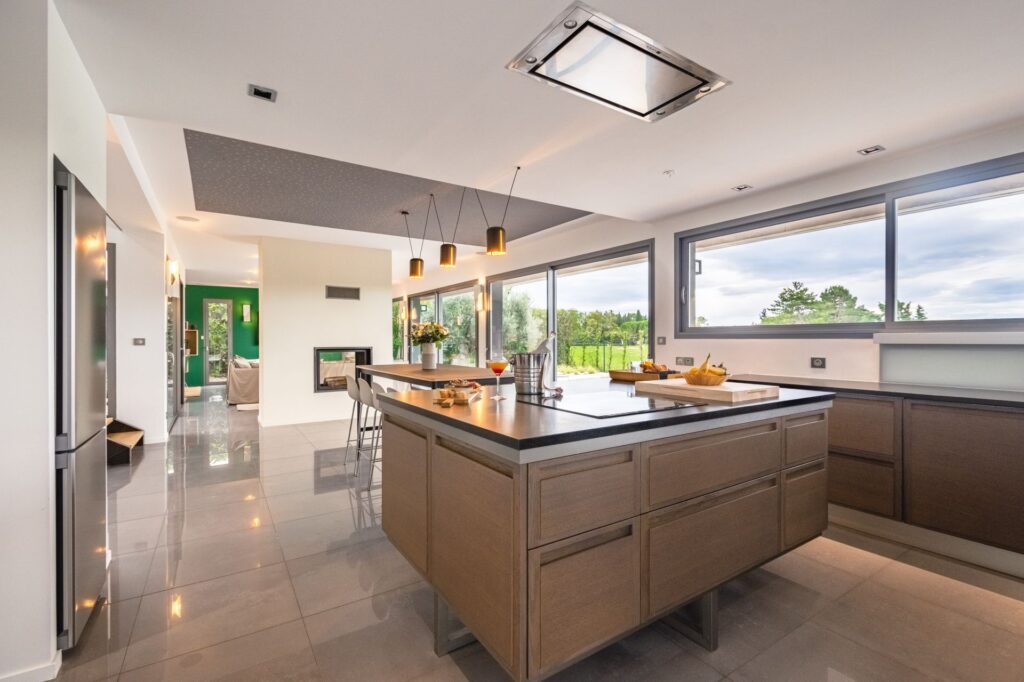 ic-117-galerie_537_1-villa-du-golf-34-renovation-electrique-complete-20230123144945